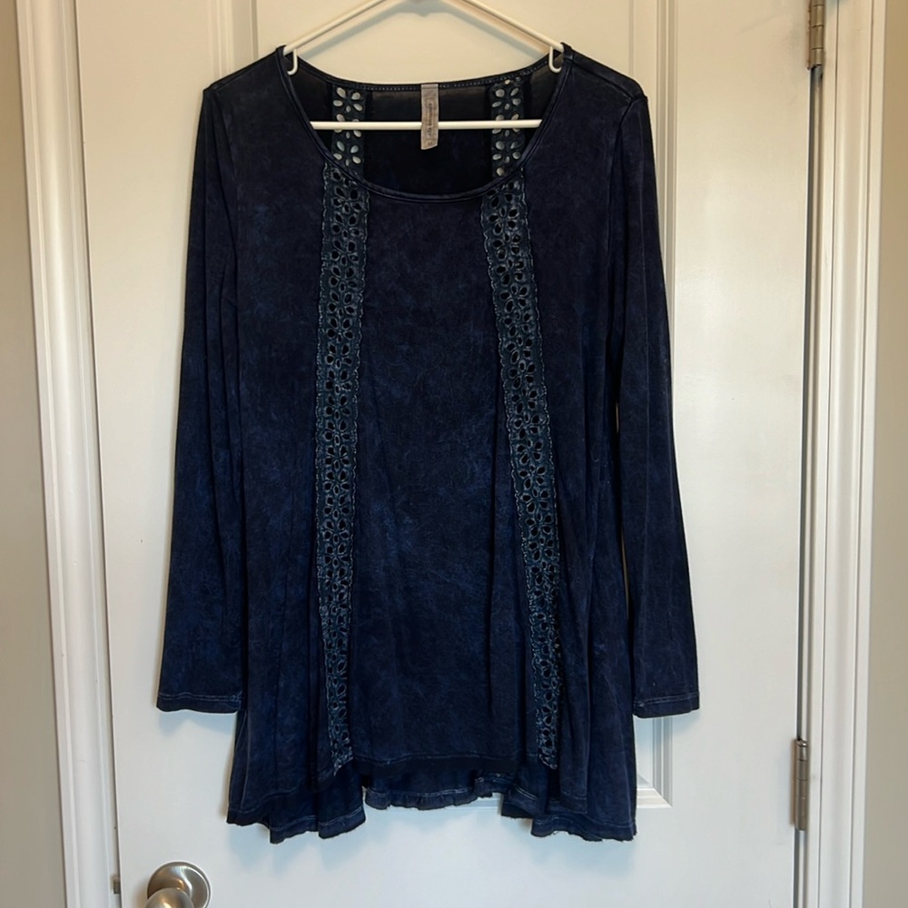 American Age Size M Long Sleeve Top